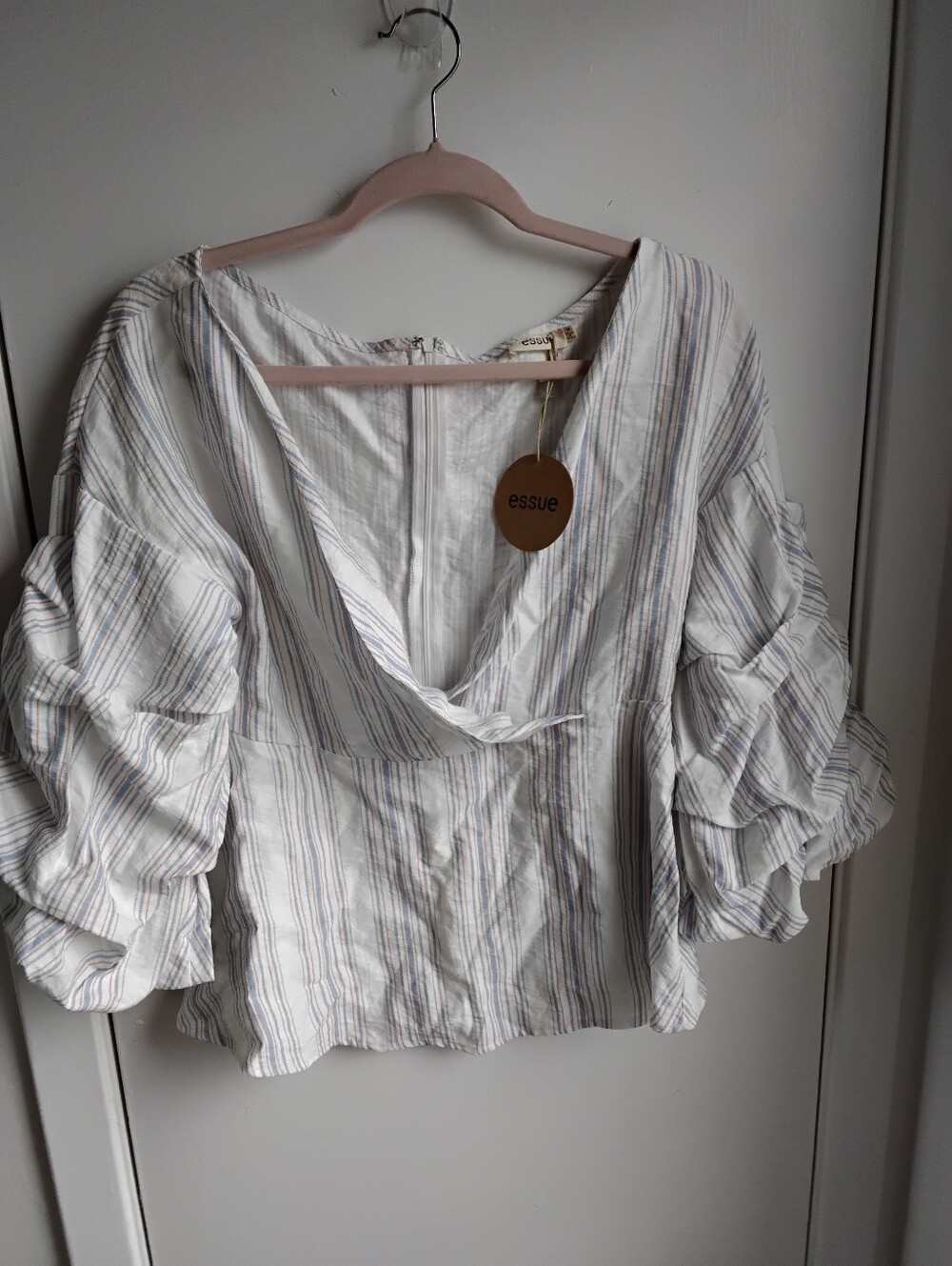 essue White Striped V-Neck Puff Sleeve Blouse